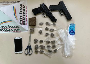 Policias encontram arma e drogas em apartamento, uma adolescente de 17 anos é presa. E a mesma diz que não sabia da existencia das drogas que só estaria ali tomando conta no cachorro.