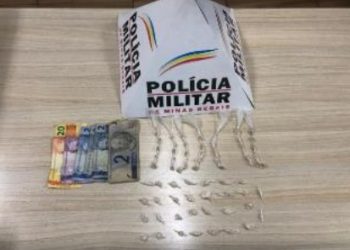 Jovem de 22 anos é presa 64 pedras de crack no Bairro Araçá