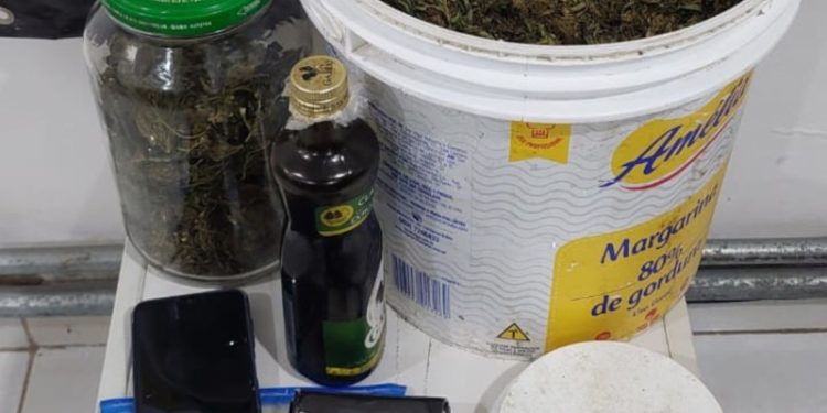 PCMG prende suspeito por tráfico de drogas em Antônio Carlos