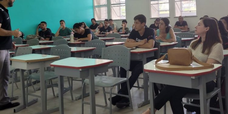 PCMG ministra palestra sobre crimes cibernéticos e golpes digitais em São João delRei