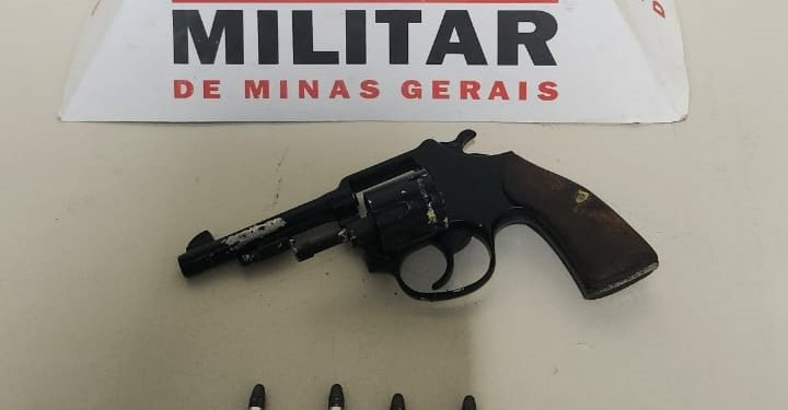 Menor de 16 anos é apreendido com arma de fogo em Barbacena