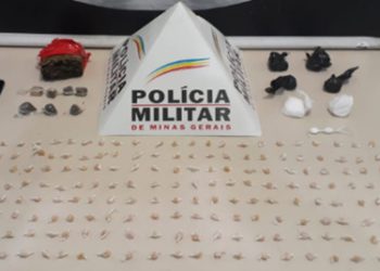 Com ajuda de um cão farejador PM apreende 183 pedras de crack; um jovem de 18 anos foi preso.
