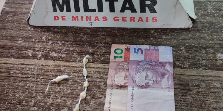 Homem é preso com 6 pedras de crack em Barbacena