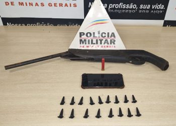 Homem é preso por porte ilegal de armas, após mostra arma em via pública, com o objetivo de coibir desafetos.