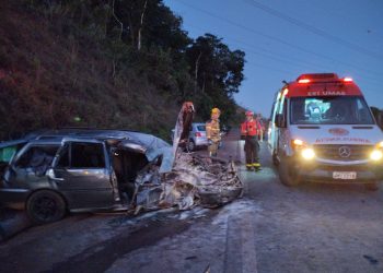 Bombeiros atuam em acidente automobilístico com quatro vítimas na MGC 383