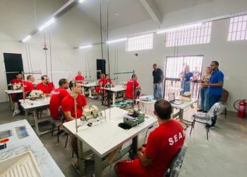 Presos da Penitenciária de Muriaé iniciam produção de aventais para procedimentos médicos e industriais
