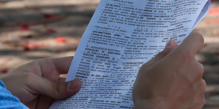 Necessidade de trabalhar é principal motivo para abandono escolar