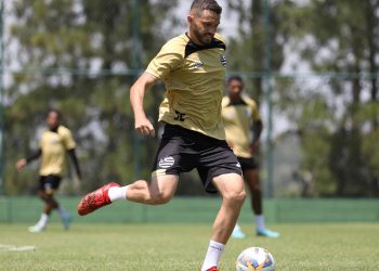 Athletic anuncia zagueiro Léo Cruz.