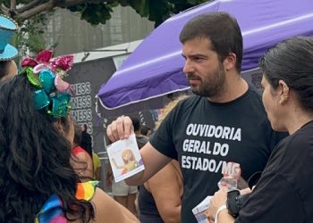 Ouvidoria Móvel realiza ação no primeiro dia de Carnaval em Belo Horizonte.
