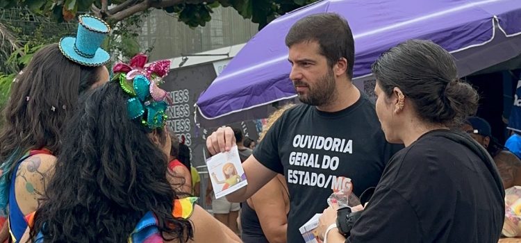 Ouvidoria Móvel realiza ação no primeiro dia de Carnaval em Belo Horizonte.