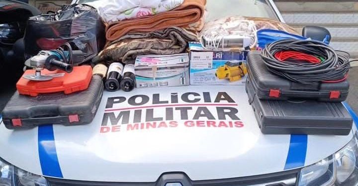 PRISÃO DE AUTOR DE FURTO A RESIDÊNCIA EM LAVRAS E RECUPERAÇÃO DOS MATERIAIS FURTADOS.