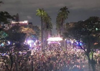 Virada da Liberdade emociona milhares de pessoas com show de drones e programação diversa na Praça da Liberdade