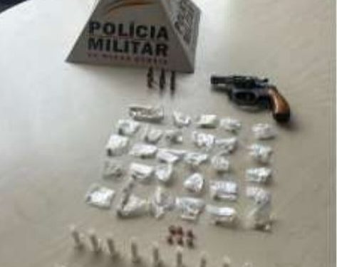 Jovem foi preso na tarde de ontem (06), por tráfico de drogas, em Bom Jardim de Minas.