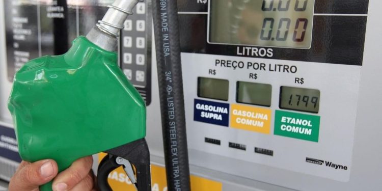 Impostos sobre combustíveis tem alta de 12,5% a partir desta quinta-feira (01).