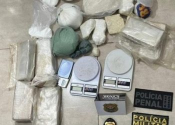 Polícia Militar grande quantidade de drogas na Colônia do Marçal.