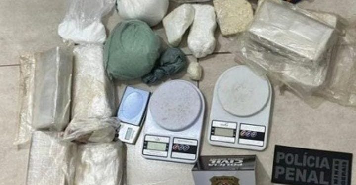 Polícia Militar grande quantidade de drogas na Colônia do Marçal.