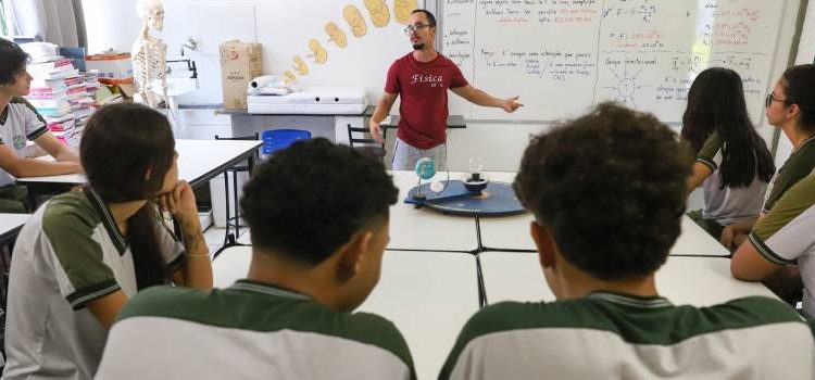 Currículo “flexível”:  estudantes do ensino médio da rede estadual contam com 75 possibilidades no catálogo de eletivas