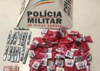 PM apreende mais de 80 pinos de cocaína em Andrelândia.