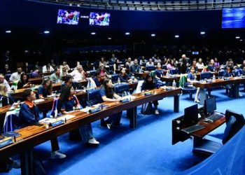 Termina em abril o período de inscrições no Programa Jovem Senador para estudantes da rede estadual