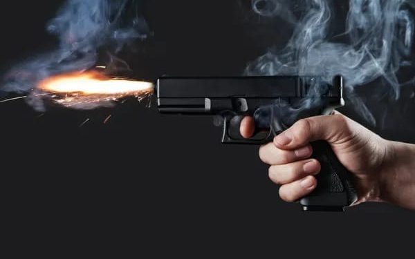 Jovem é atingido por um tiro de raspão no Distrito do Rio das Mortes.