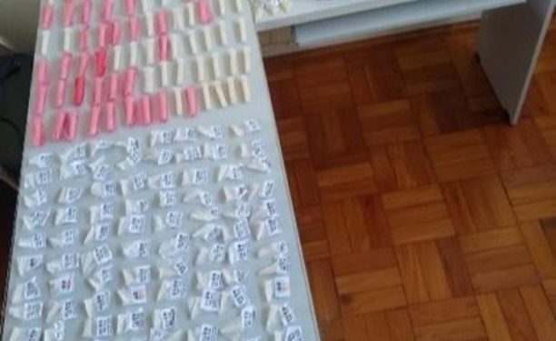PM apreende grande quantidade de drogas em Andrelândia, um jovem foi preso e um adolescente foi apreendido.