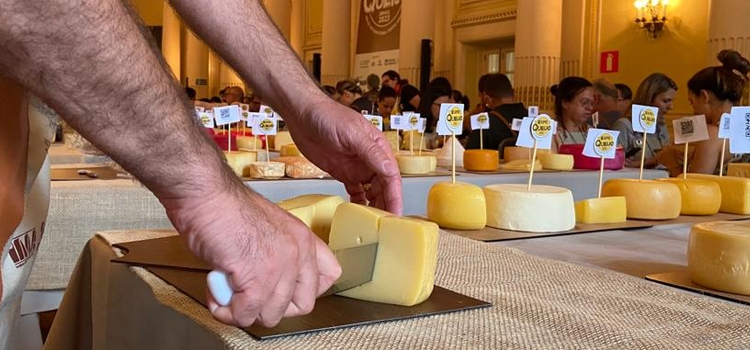 Epamig organiza concurso internacional da Expoqueijo em Araxá.