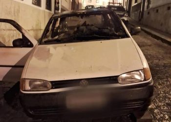 Incêndio atinge automóvel no Centro Histórico de São João del-Rei