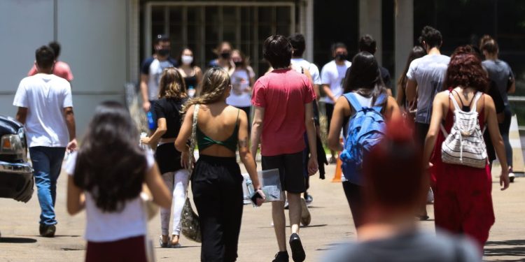 Fies: inscrições para vagas remanescentes terminam nesta segunda.