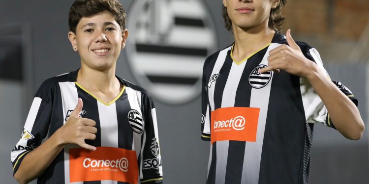 Athletic negocia atletas com o Bahia