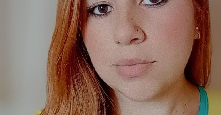 Proibição do uso de redes sociais de Anne Brasil gera debates sobre liberdade de expressão