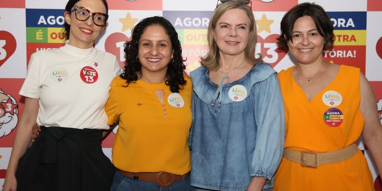 “TROUXEMOS ATÉ A PRESIDENTE NACIONAL DO PT EM SÃO JOÃO DEL-REI”, DESTACA LÍVIA GUIMARÃES, CANDIDATA A PREFEITA