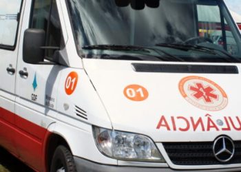 Condutor foge após colidir e arrastar motociclista na Avenida Josué de Queiroz
