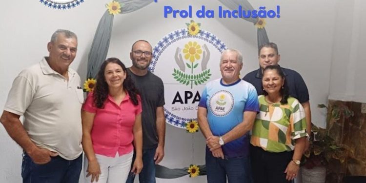 Visita  a APAE de sjdr