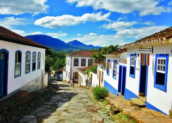 Festival Vivalenda traz Halloween com toque de cultura mineira em Tiradentes