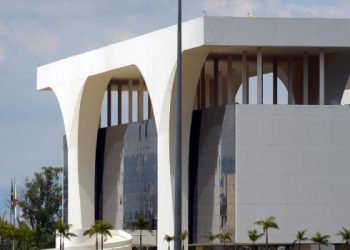 Minas Gerais garante investimento recorde em assistência social para 2025
