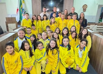 Alunos vivem experiência parlamentar na Câmara Municipal de São João del-Rei e aprendem sobre cidadania