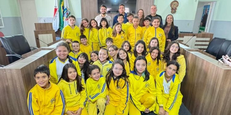 Alunos vivem experiência parlamentar na Câmara Municipal de São João del-Rei e aprendem sobre cidadania