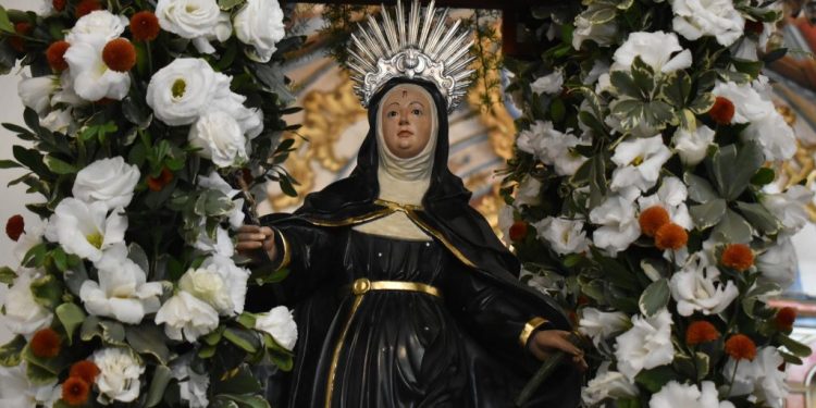 Milhares de fiéis se reúnem em Ritápolis para festejar santa das causas impossíveis