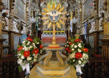 Novena do Espírito Santo movimenta centro histórico de São João del Rei