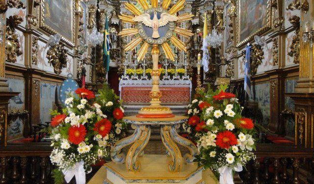 Novena do Espírito Santo movimenta centro histórico de São João del Rei
