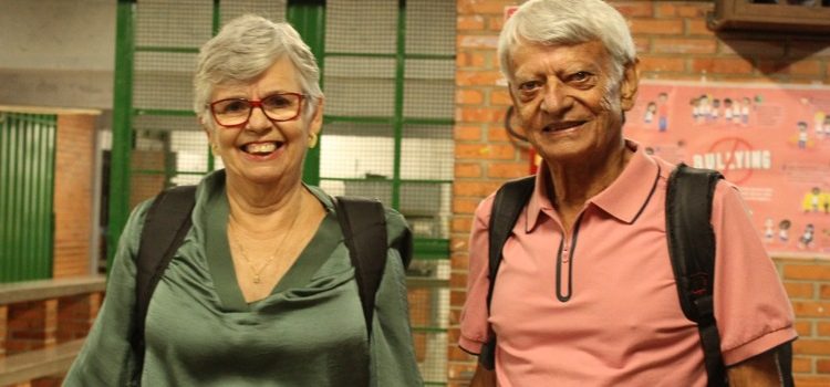 Aos 72 e 82 anos, casal retorna aos estudos e inspira comunidade escolar em Minas Gerais