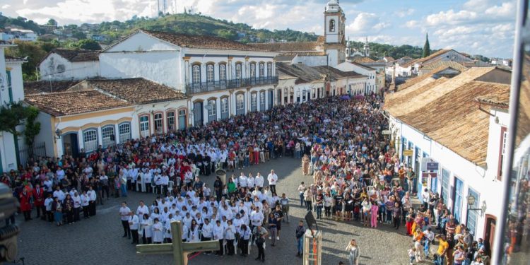 Missa campal, procissão e bênção do Santíssimo Sacramento marcam dia de Corpus Christi
