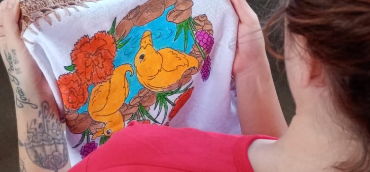 Projetos de ressocialização ensinam técnicas de artesanato a mulheres privadas de liberdade em Vespasiano