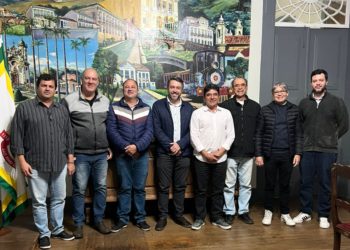 Dr. Wilson Batista discute novos investimentos na saúde de São João del-Rei ao lado de autoridades locais