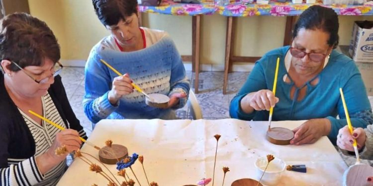 Com talento e criatividade, Projeto Social do Tijuco já apresenta resultado de aulas de artesanato