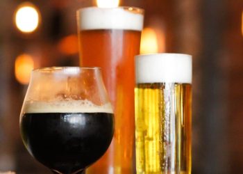 Indústria cervejeira brasileira cresce em 2025 com recorde de exportações e alta na produção sem álcool