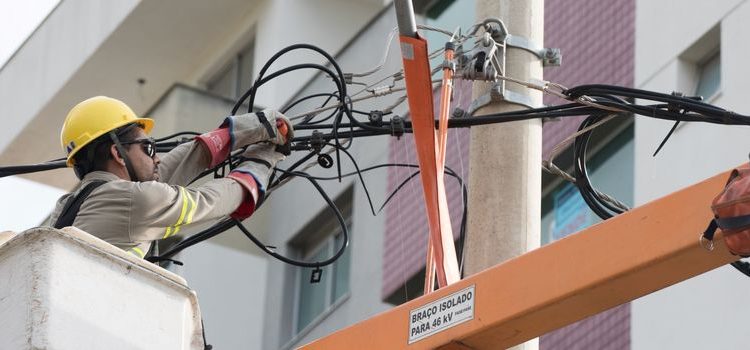 Inscrições do concurso da Cemig para 150 eletricistas começam nesta segunda-feira (1/9)
