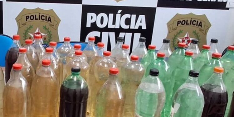 Operação Baco retira mais de 182 mil litros de bebidas irregulares do mercado em Minas