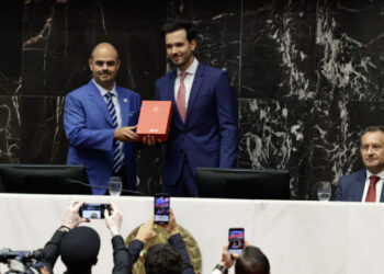 Mateus Simões é empossado governador e reforça projeto de desenvolvimento de Minas Gerais