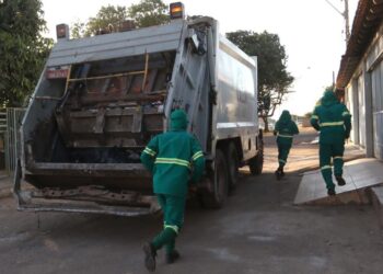 Câmara aprova e envia ao Senado projeto que estabelece piso salarial de R$ 3 mil para garis